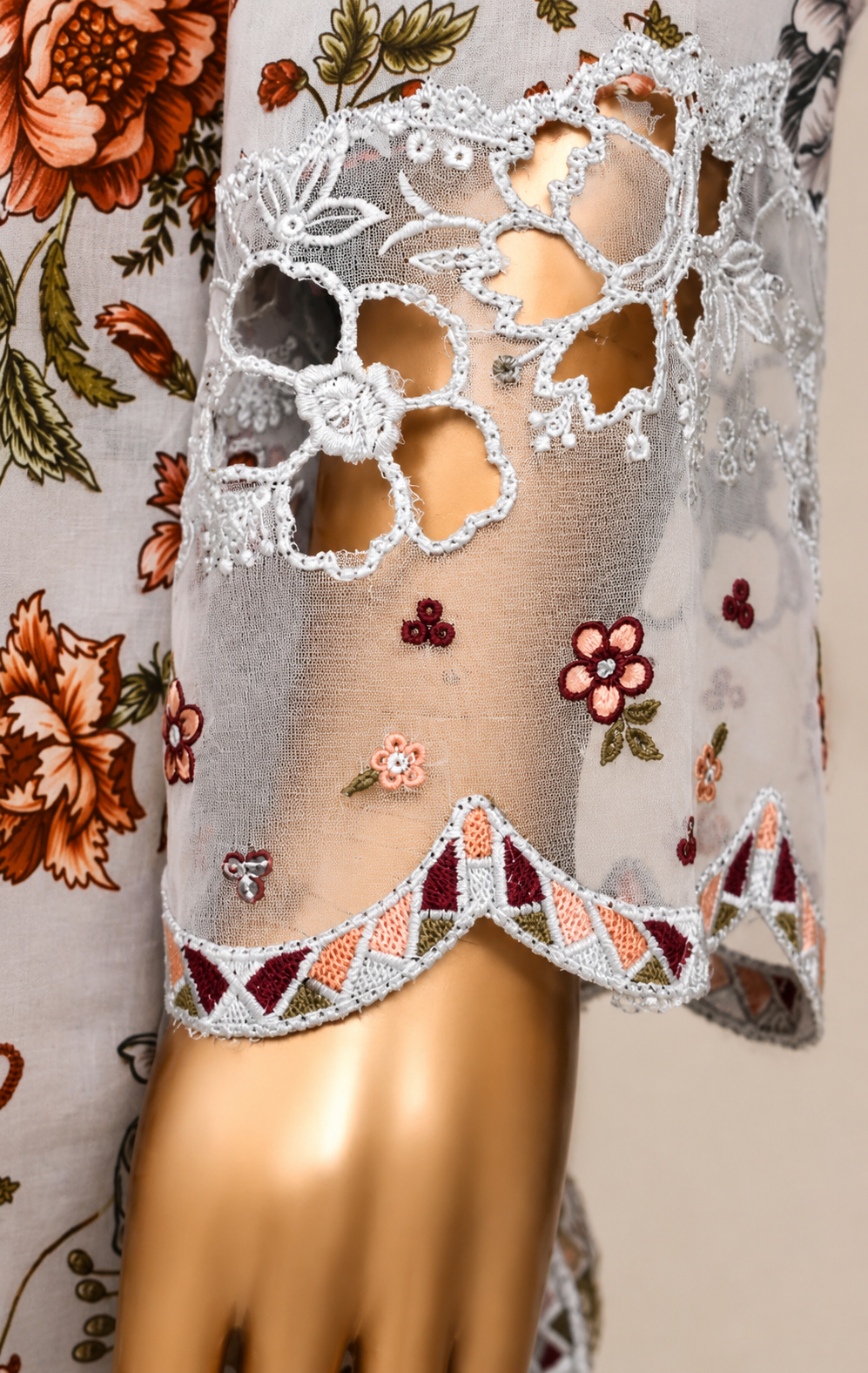 🌸 Timeless Floral Elegance – Premium 3 Piece Suit 🌸 Embroidered-SADABAHAR